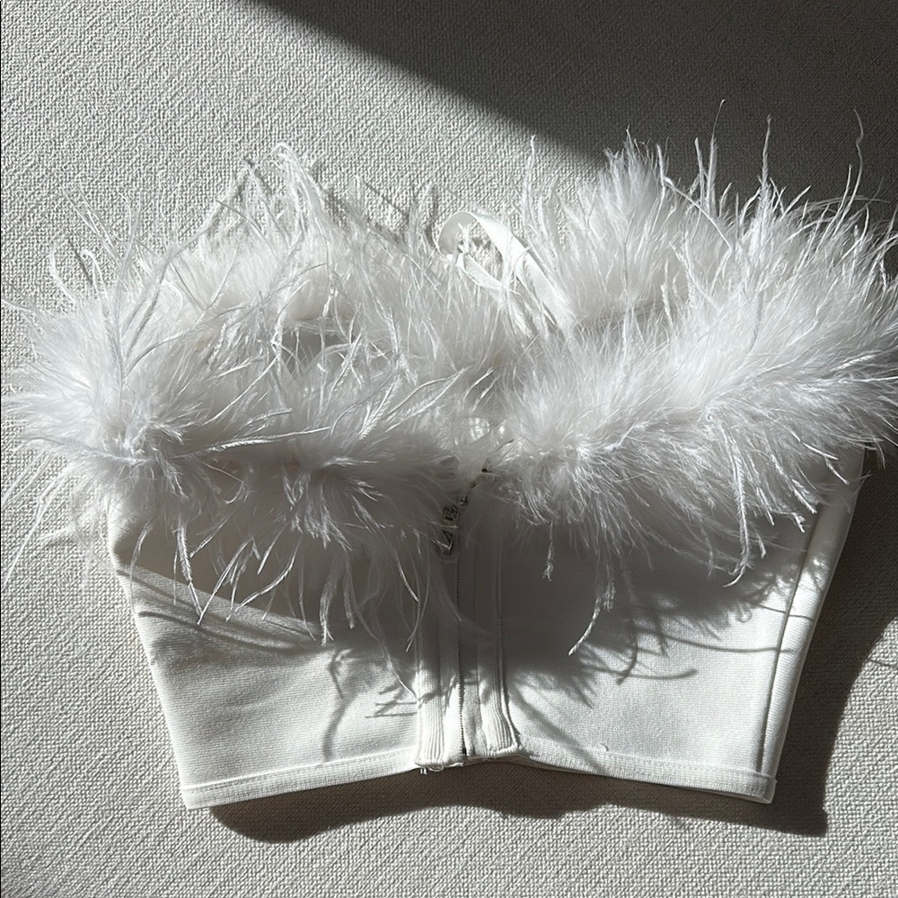 superdown White Feather Trim Crop Top - Picture 2 of 4